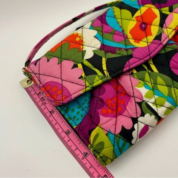Vera Bradley Floral Quilted Wallet Crossbody – Spacious & Stylish - Picture 9 of 9